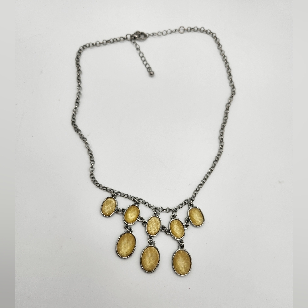 Elegant Gold Pendant Necklace